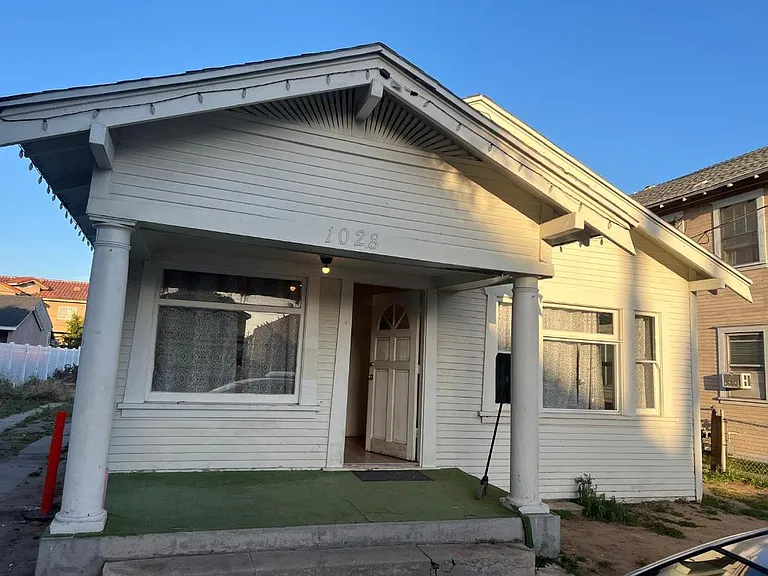 1028 Broad Ave — Photo 9