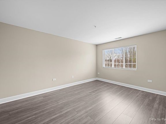 5th image of 605 Barrington Ave APT 222