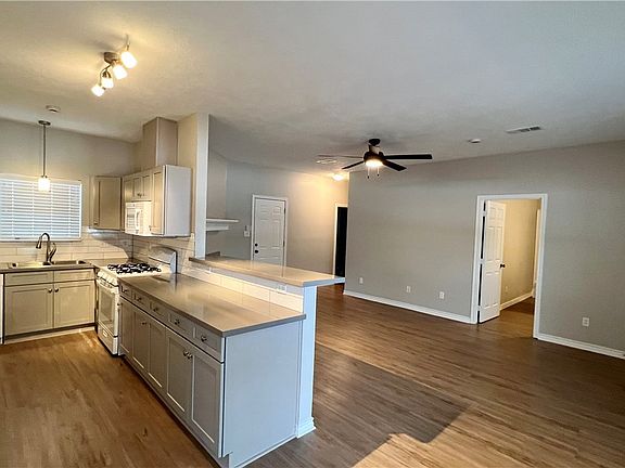 4th image of 620 Holleman Dr
