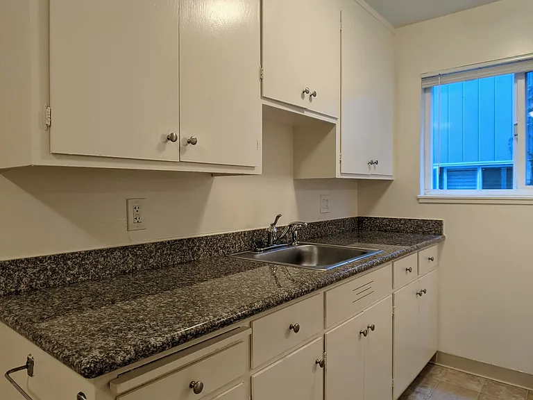 2534 Benvenue Ave — Photo 14