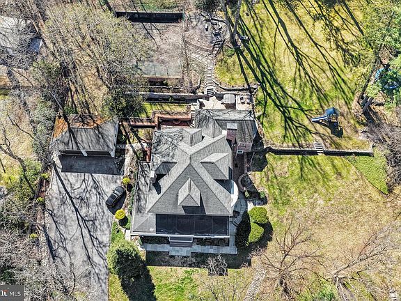 3rd image of 1801 Oak Rd
