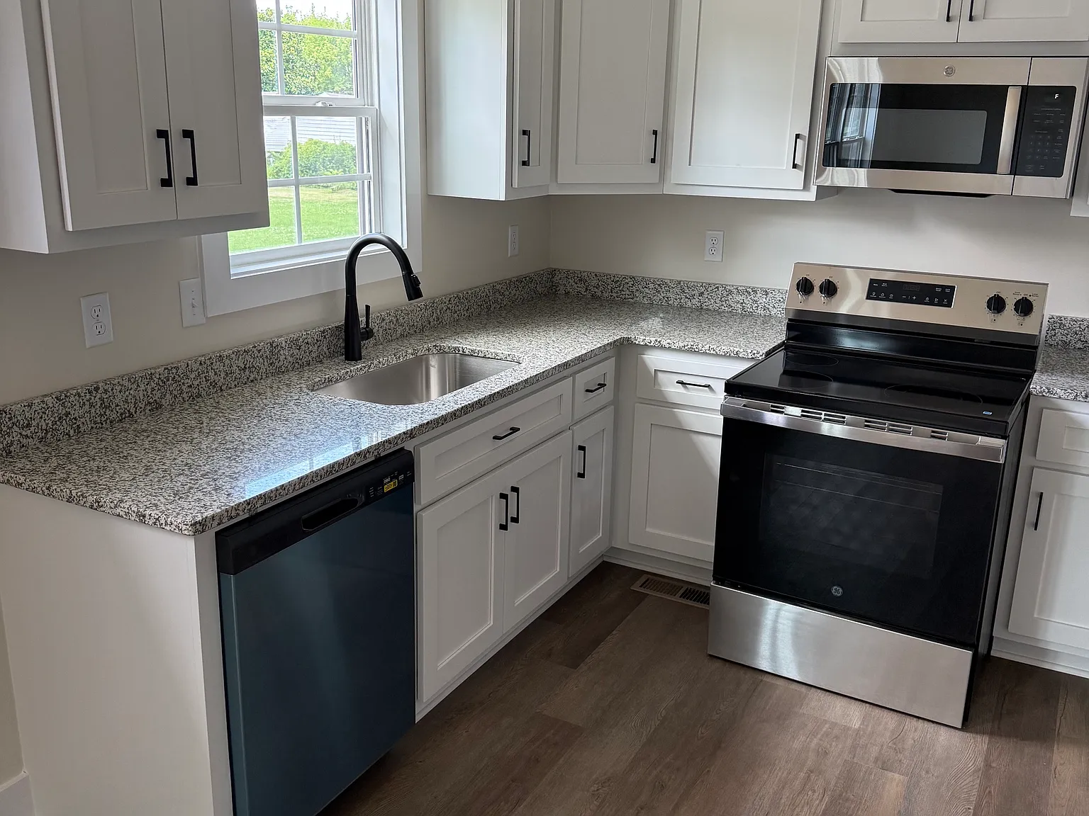 3 bed, 1000 sqft, $1,275 — Photo 4
