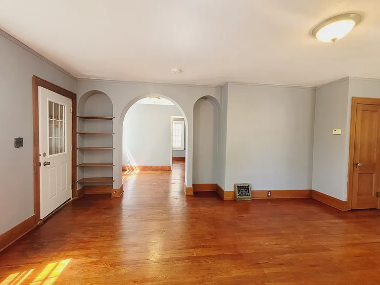 2112 W Division St — Photo 2
