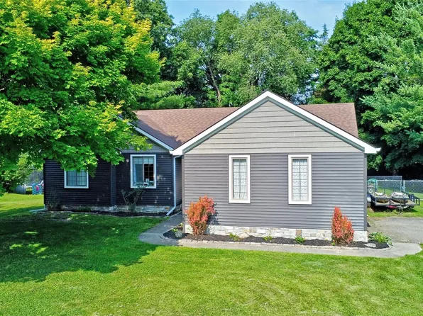 336 Brandon Hill Dr, Ortonville, MI 48462