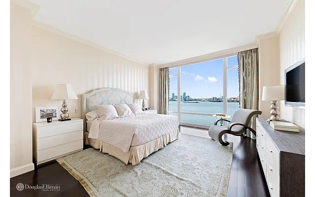 Sold by Douglas Elliman | media 4