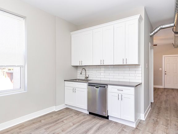 4th image of 1923 W Schiller St APT 2R
