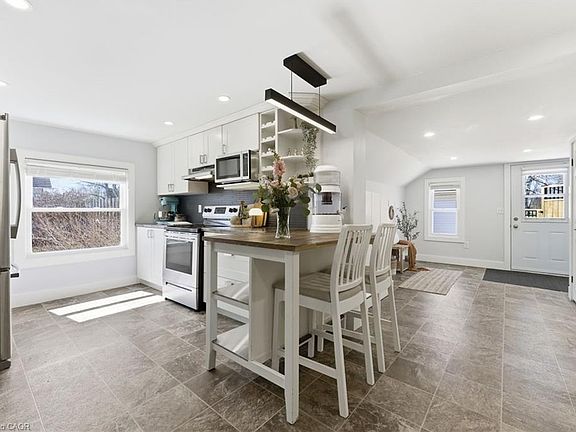 5th image of 820 Tamarac St