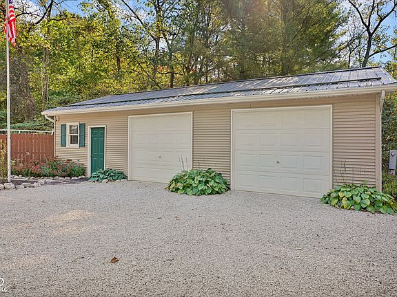 5th image of 1643 N Oak N Pine Ln