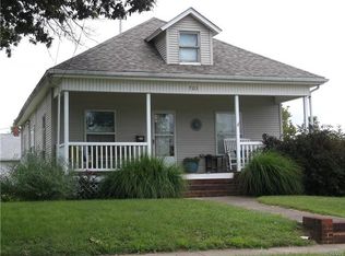 703 E Spruce St, Jerseyville, IL 62052