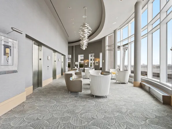 120 Riverside Boulevard image 22 of 24