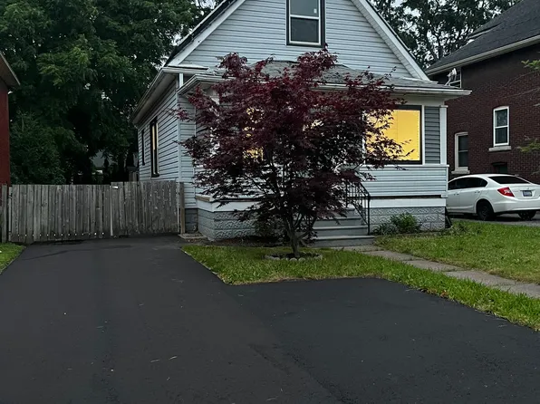 4554 3rd Ave, Niagara Falls, ON L2E 4L2