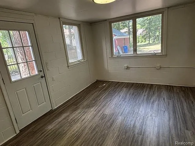1726 Lyka St — Photo 11
