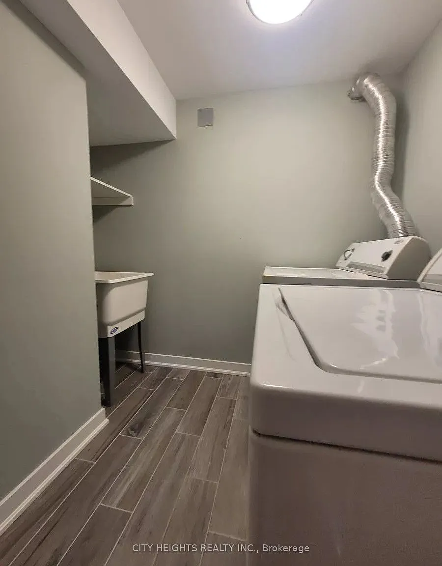 3 bed, $2,400 — Photo 1