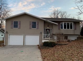 543 N Oliphant St, West Branch, IA 52358