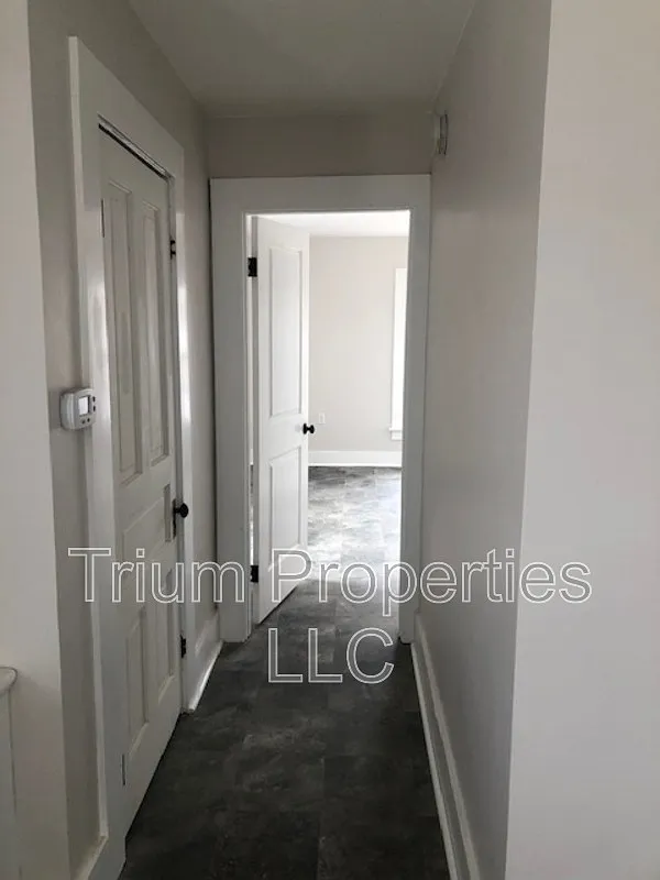 2 bed, 1.0 bath, 750 sqft, $1,000 — Photo 2