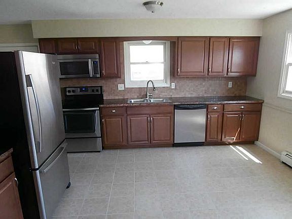 3rd image of 72 Bernwood Dr