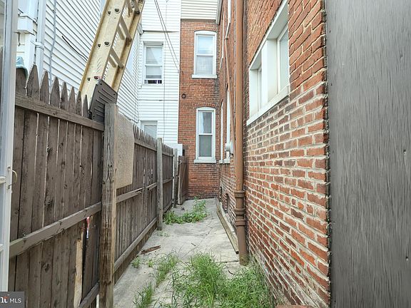 5th image of 932 W College Ave