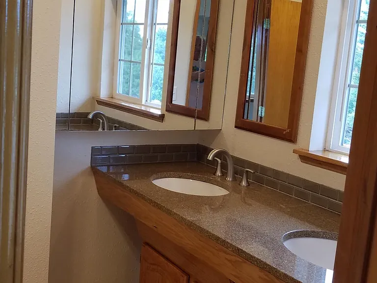 902A 15th Ave — Photo 10