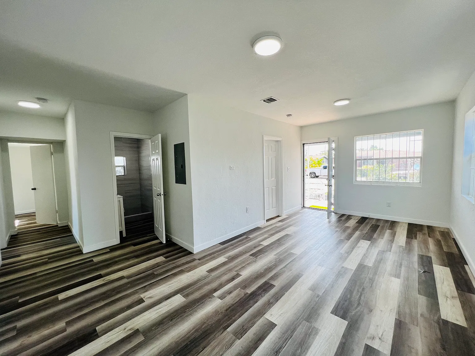 3 bed, 1050 sqft, $2,900 — Photo 4