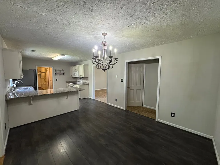 5870 McDonald Rd — Photo 38