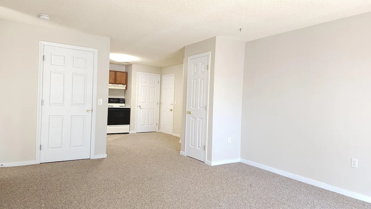 2 bed, 812 sqft, $2,050 — Photo 2