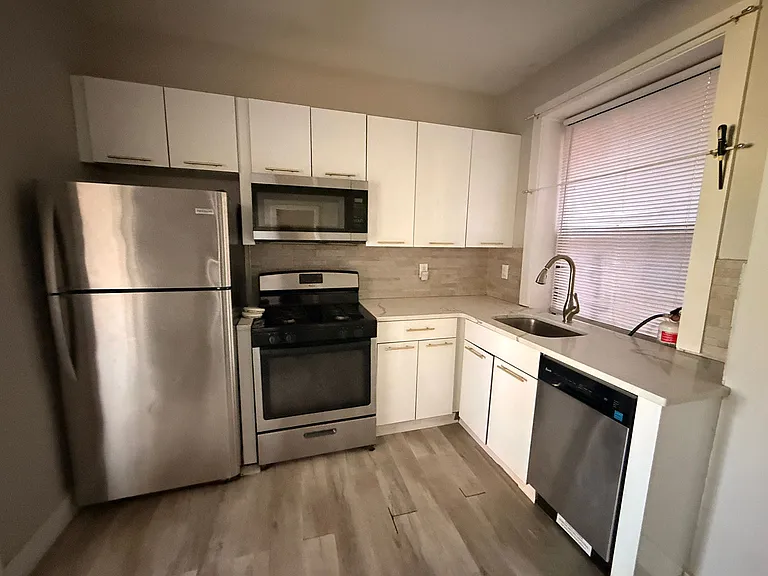 413 54th St #4E — Photo 1