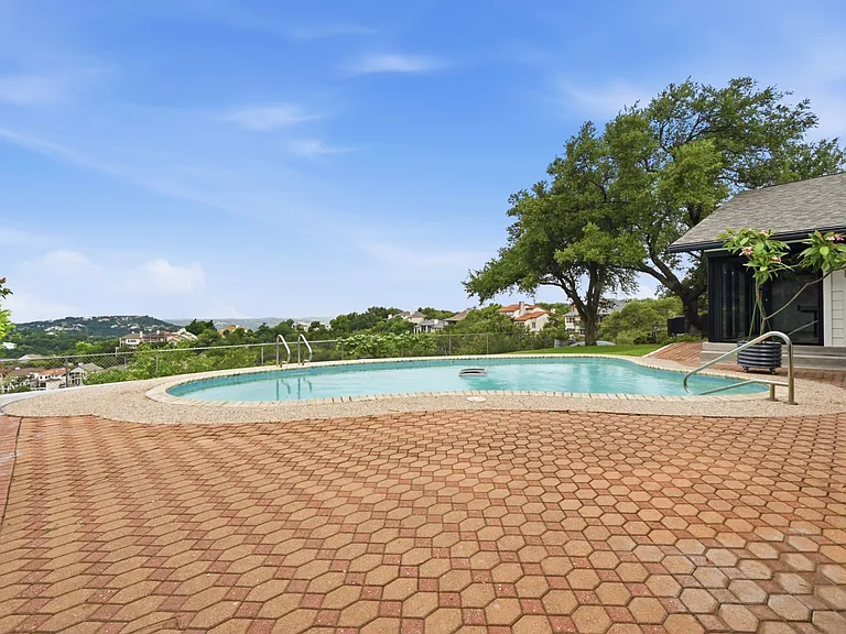 4805 Greystone Dr — Photo 27