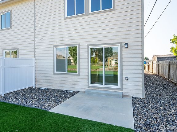 5th image of 1073 S Grand Drive