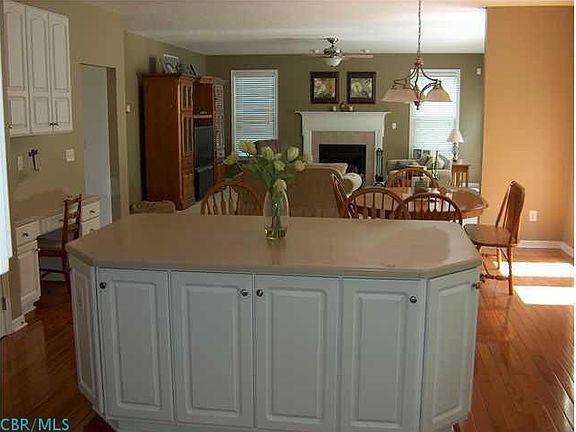 3rd image of 7904 Norma Ct