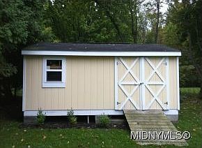 4th image of 133 Merritt Pl