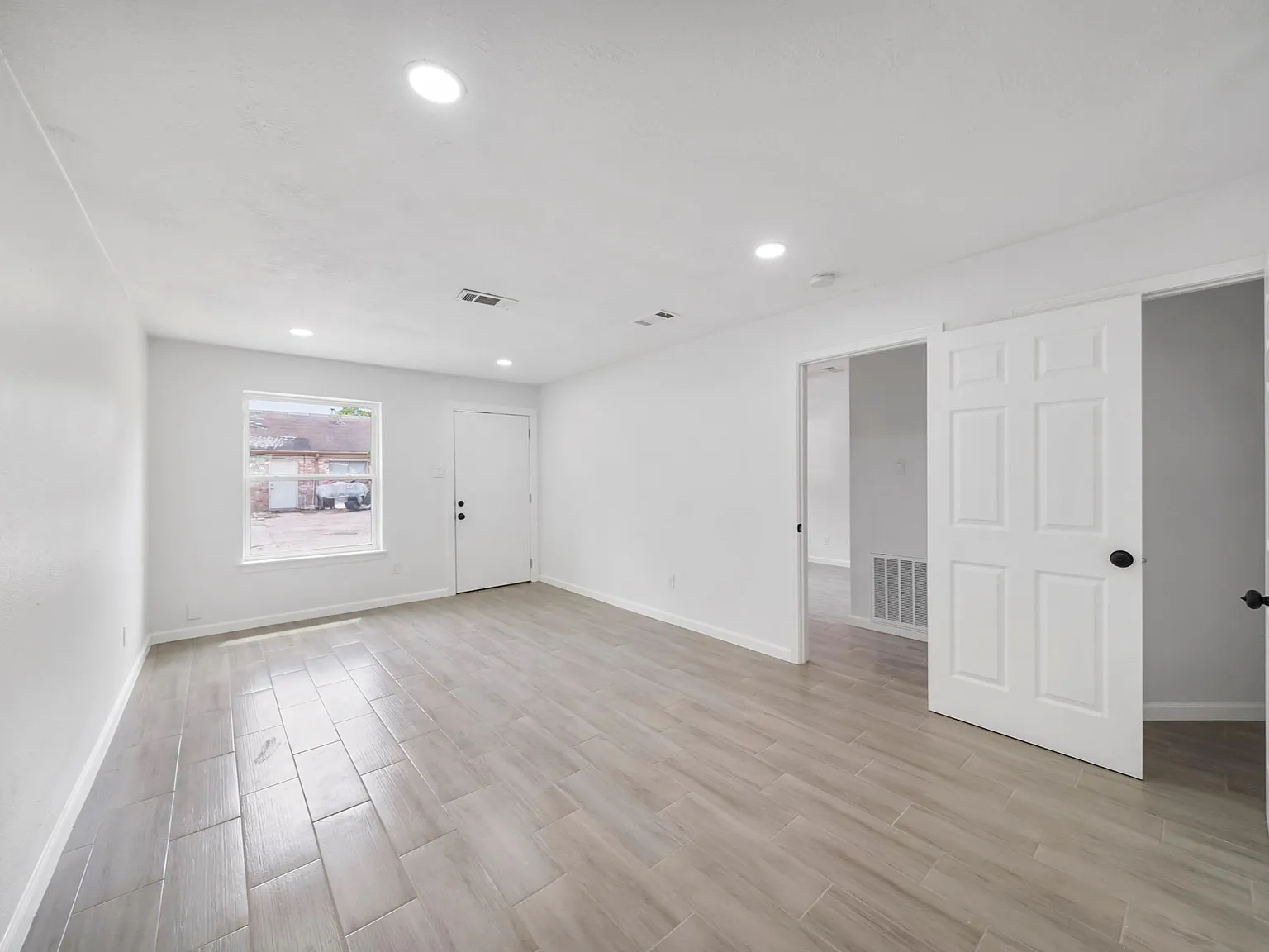 2 bed, 1.0 bath, 950 sqft, $1,445 — Photo 2