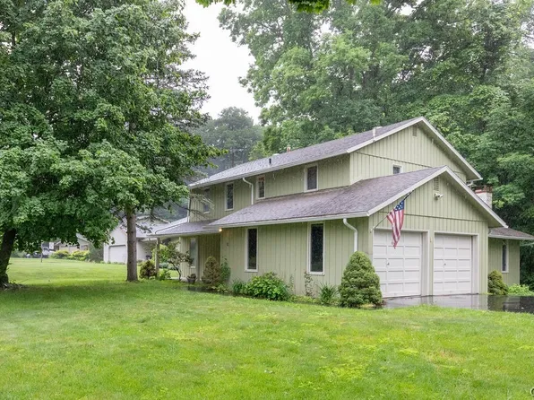 13 Green Fir Cir, Syracuse, NY 13219