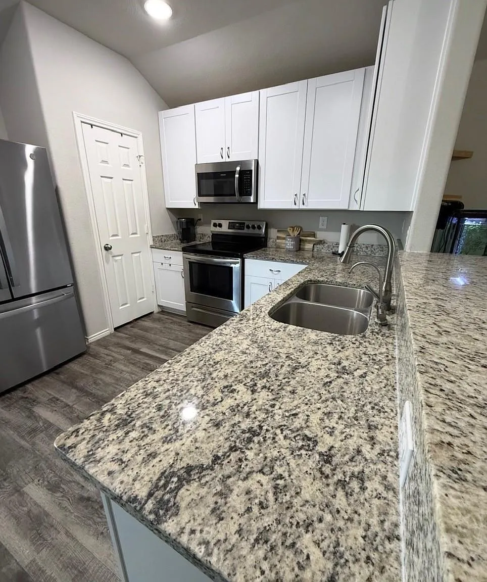 3 bed, 2.0 bath, 1361 sqft, $2,200 — Photo 3