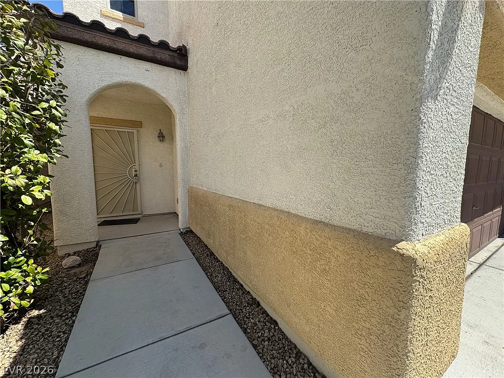 3 bed, 2.5 bath, 1429 sqft, $1,850 — Photo 3