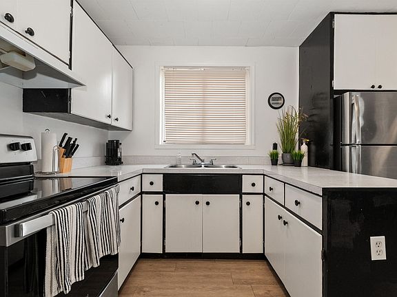 2nd image of 65321 Pine Close