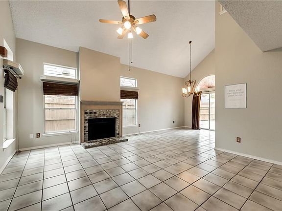 4th image of 1105 Cherrytree Dr