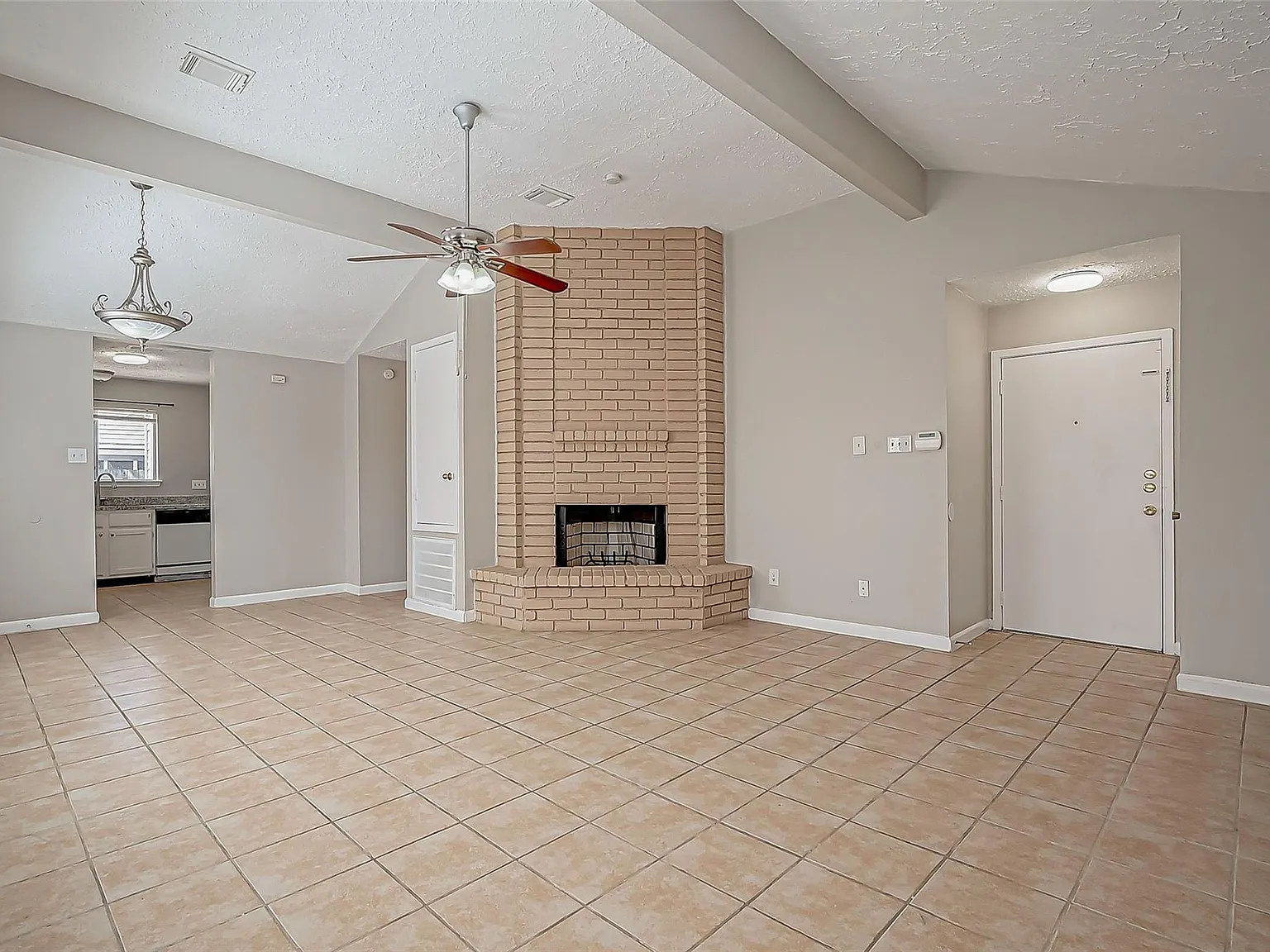 2 bed, 1.5 bath, 1120 sqft, $1,475 — Photo 4