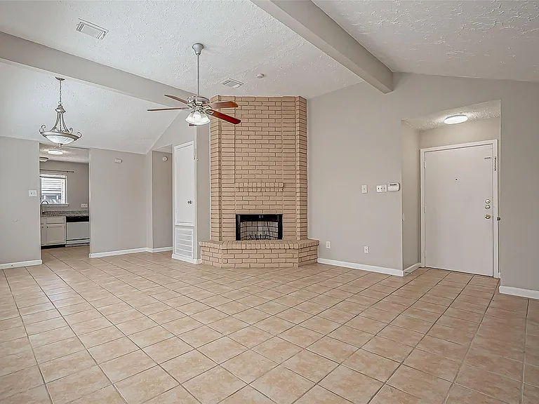 7111 Village Lake Dr — Photo 4