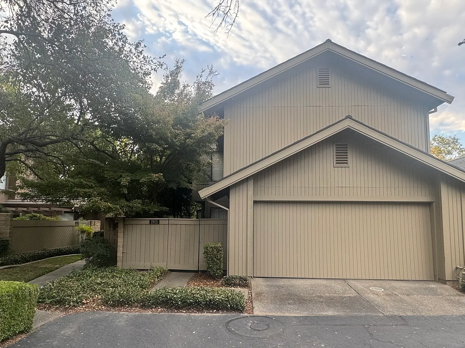 1915 Discovery Village Ln — Photo 2