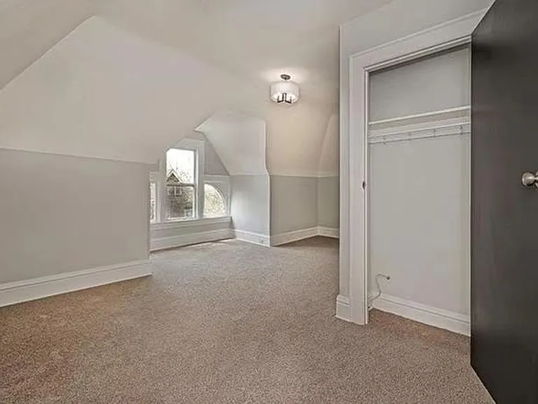 923 Adelaide St — Photo 26