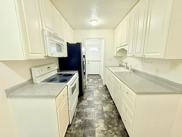 2 bed, 2.0 bath, 1064 sqft, $1,275 — Photo 4