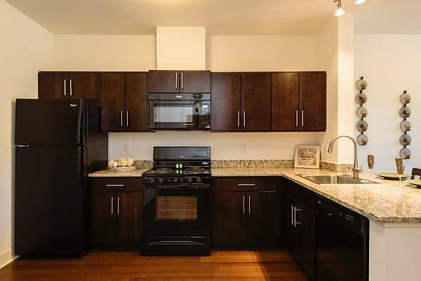 1st image of 103-105 S Wood Ave #108