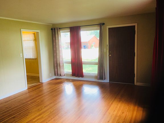 3rd image of 2805 N 6 1/2 St
