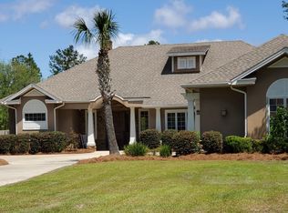 137 White Oaks Blvd, Southport, FL 32409