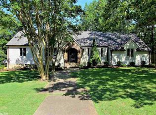 17 Woodstock Ct, Little Rock, AR 72227