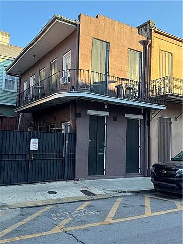 1st image of 430 Burgundy St