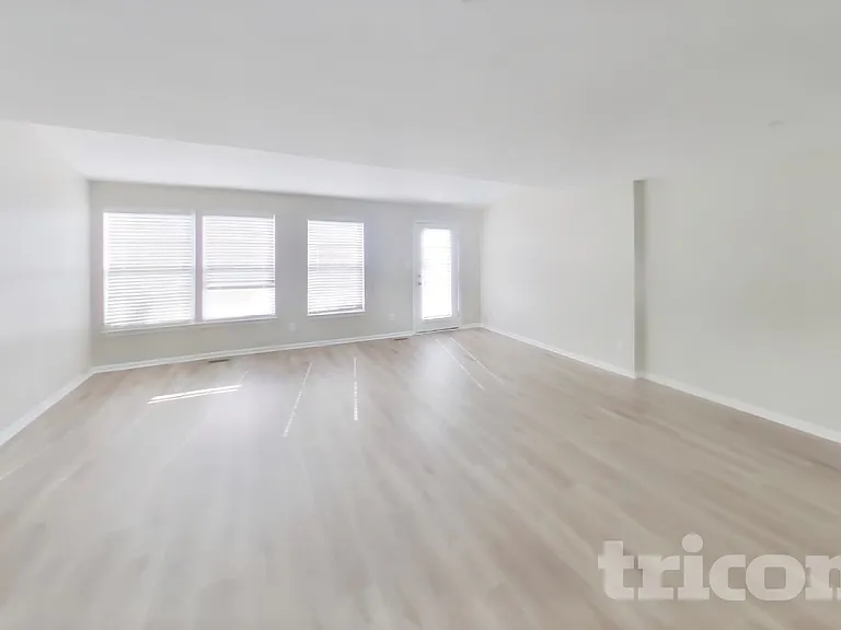 4839 Limestone Ct — Photo 3