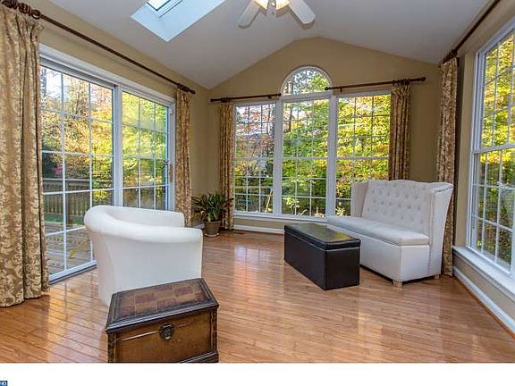 5th image of 107 Clydesdale Ct