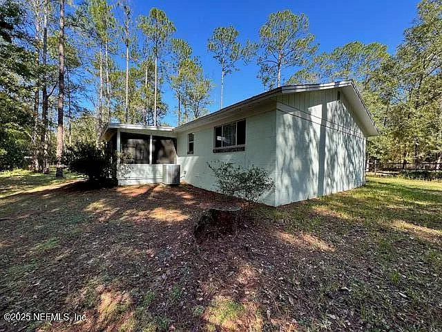 3 bed, 2.0 bath, 1330 sqft, $1,950 — Photo 2