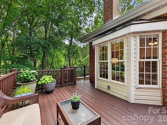 5th image of 8847 Grand Oak Dr